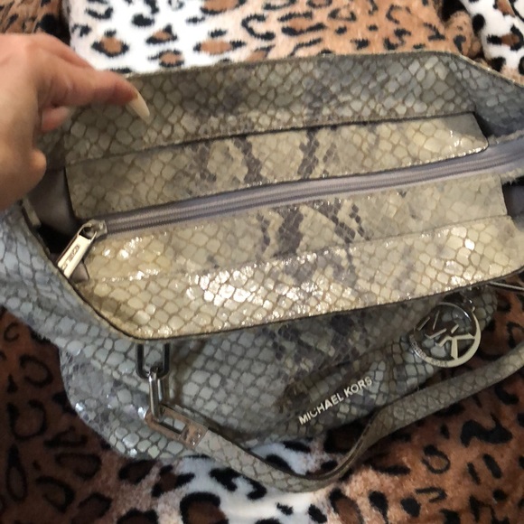 Michael Kors purse - Picture 5 of 5